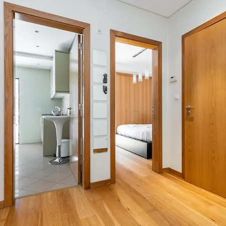 Apartment Balcony And River Walks In Parque Das Nacoes Lisbon